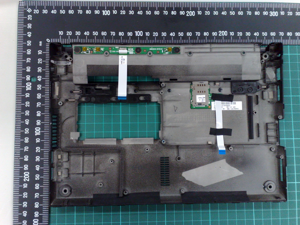 CPU base enclosure (chassis bottom) - Includes four rubber feet CPU base enclosure (chassis bottom) - Includes four rubber feet