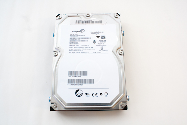 1TB SATA 3Gb/s hard drive - 7200 RPM 3.5-inch form factor 1TB SATA 3Gb/s hard drive - 7200 RPM 3.5-inch form factor